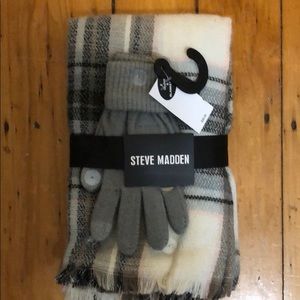 Steve Madden Scarf and gloves set
